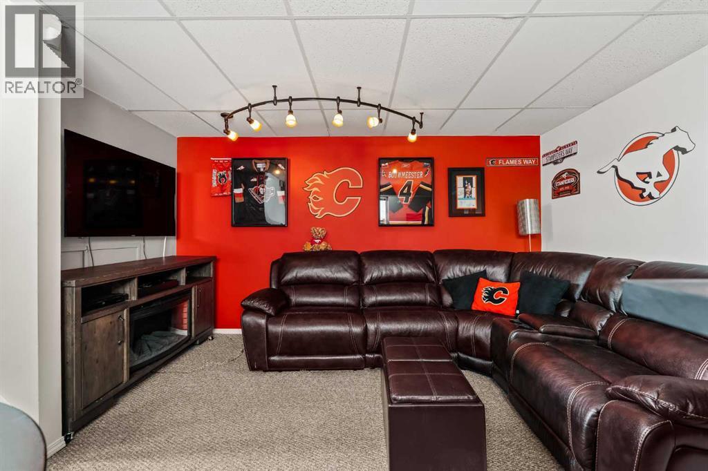 Single Family House Bi-level for Sale in  HUNTERHORN Crescent NE Huntington Hills Calgary 