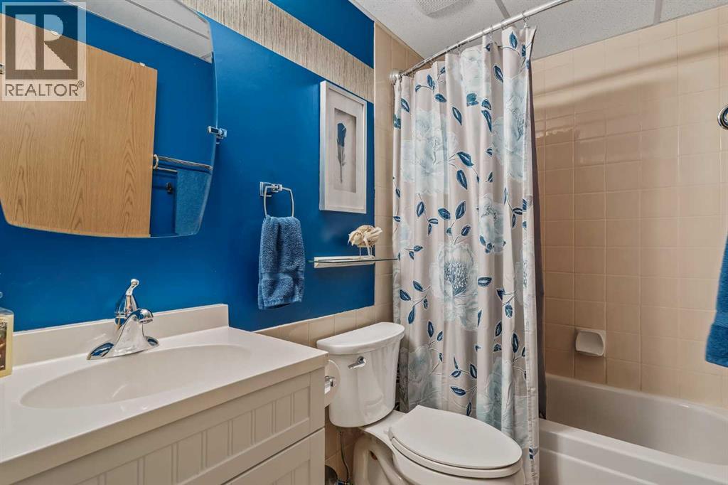 Single Family House Bi-level for Sale in  HUNTERHORN Crescent NE Huntington Hills Calgary 