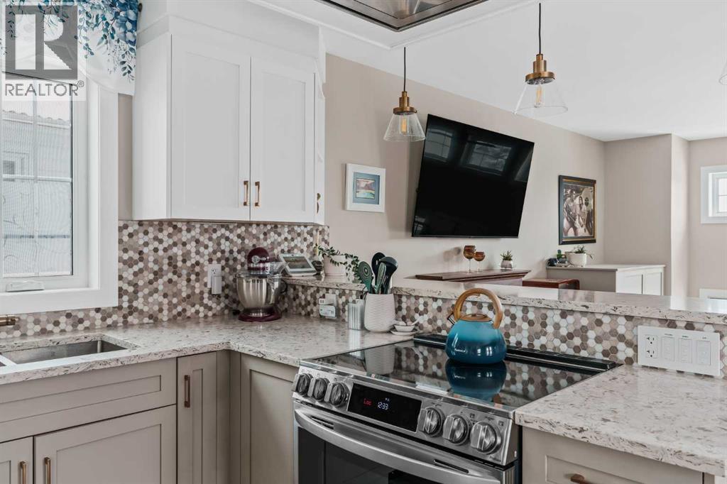 Single Family House Bi-level for Sale in  HUNTERHORN Crescent NE Huntington Hills Calgary 