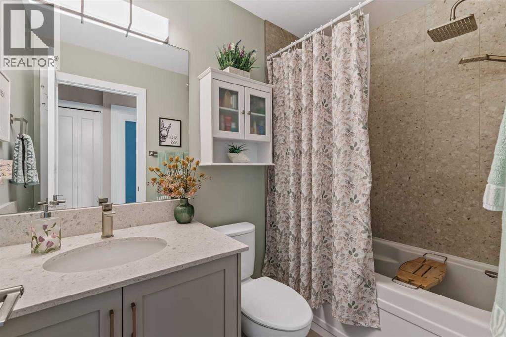 Single Family House Bi-level for Sale in  HUNTERHORN Crescent NE Huntington Hills Calgary 