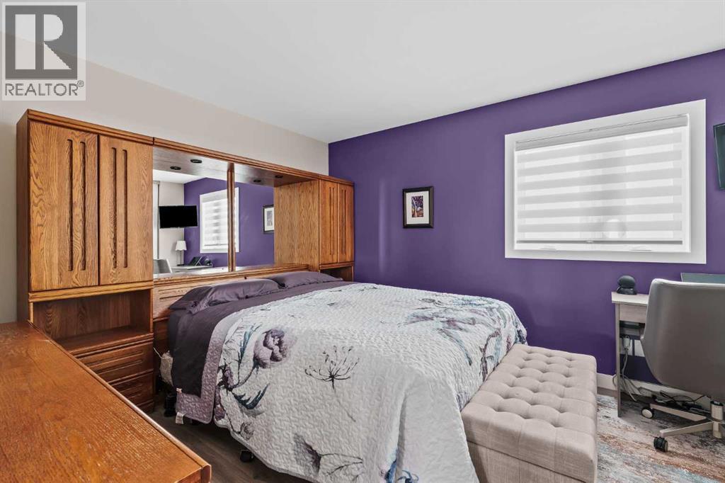 Single Family House Bi-level for Sale in  HUNTERHORN Crescent NE Huntington Hills Calgary 