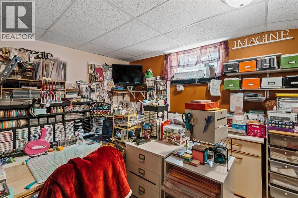 Single Family House Bi-level for Sale in  HUNTERHORN Crescent NE Huntington Hills Calgary 