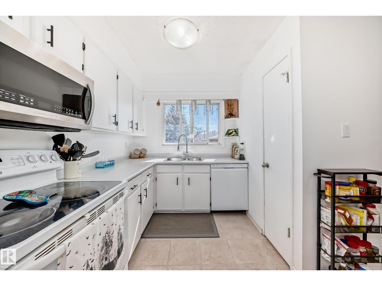 11323 162 AV NW, Edmonton