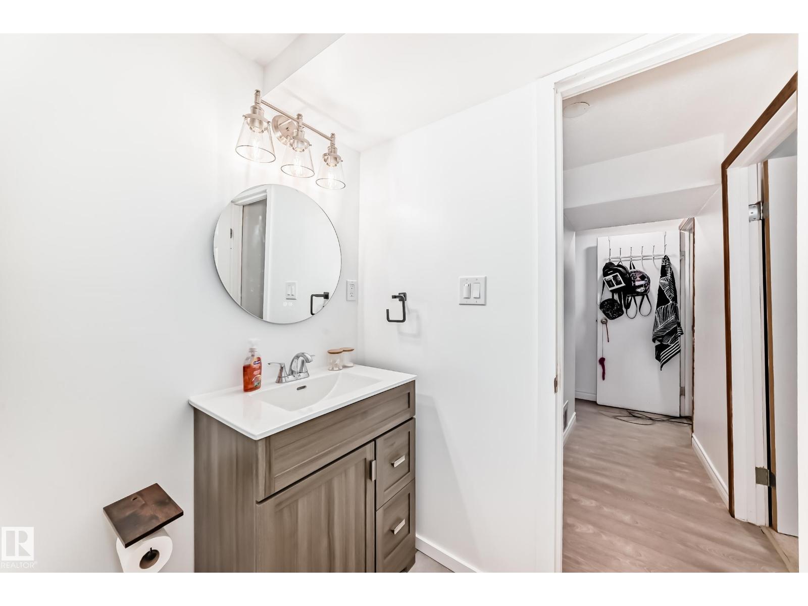 11323 162 AV NW, Edmonton