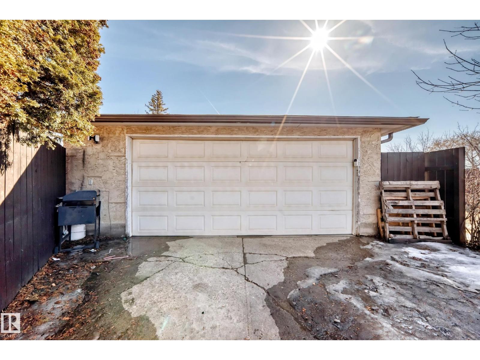 11323 162 AV NW, Edmonton