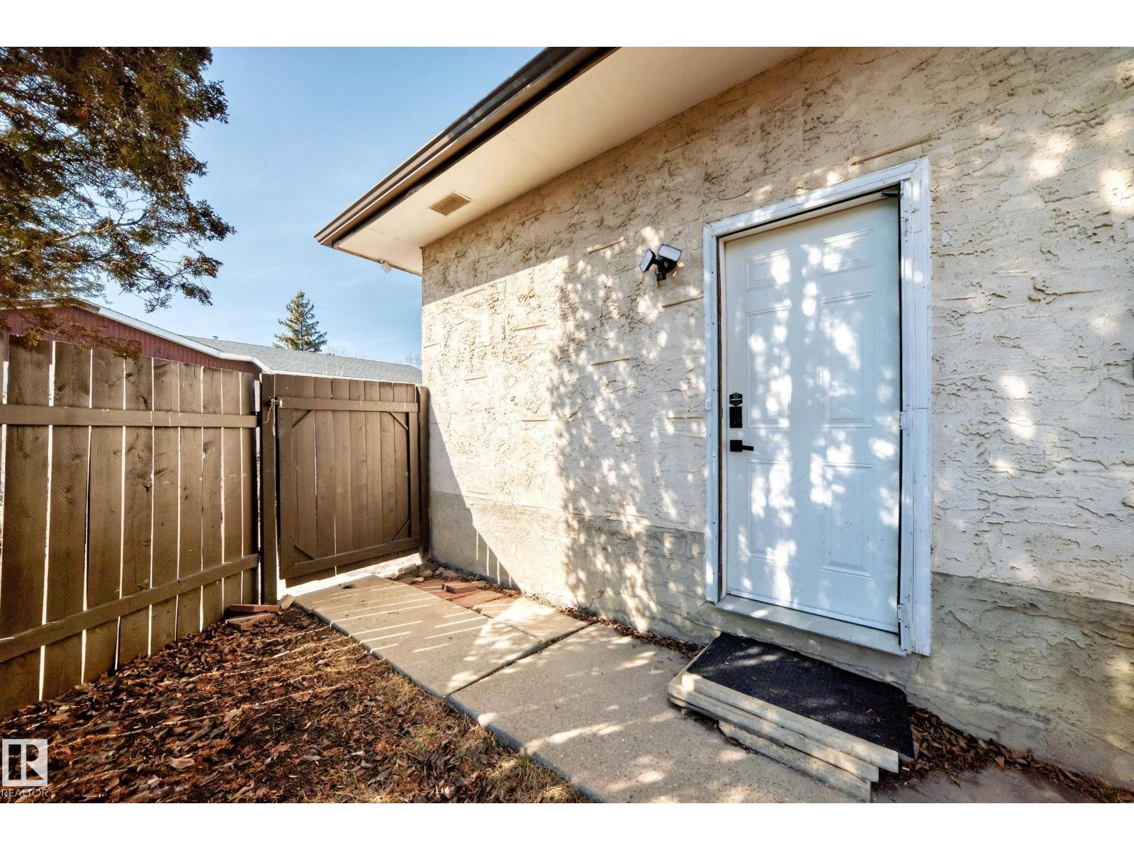 11323 162 AV NW, Edmonton