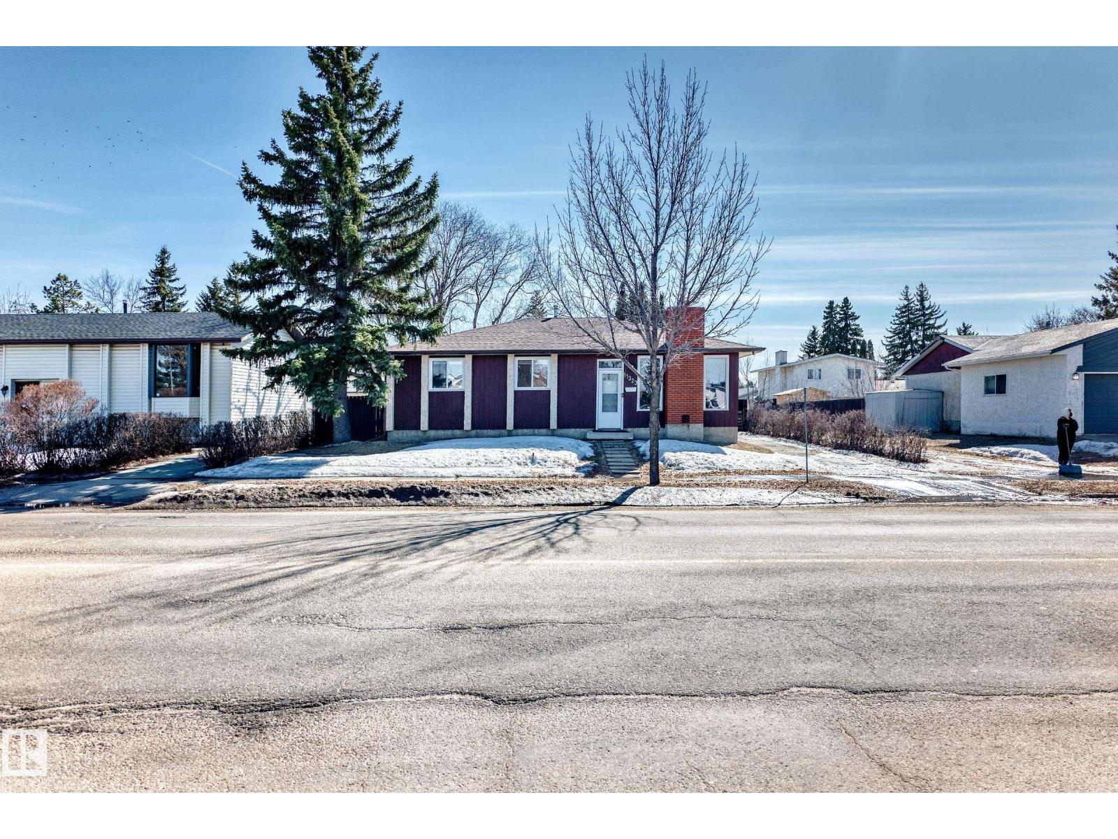 11323 162 AV NW, Edmonton