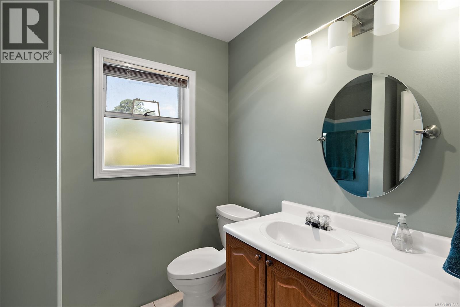 10650 West Saanich Rd - 32