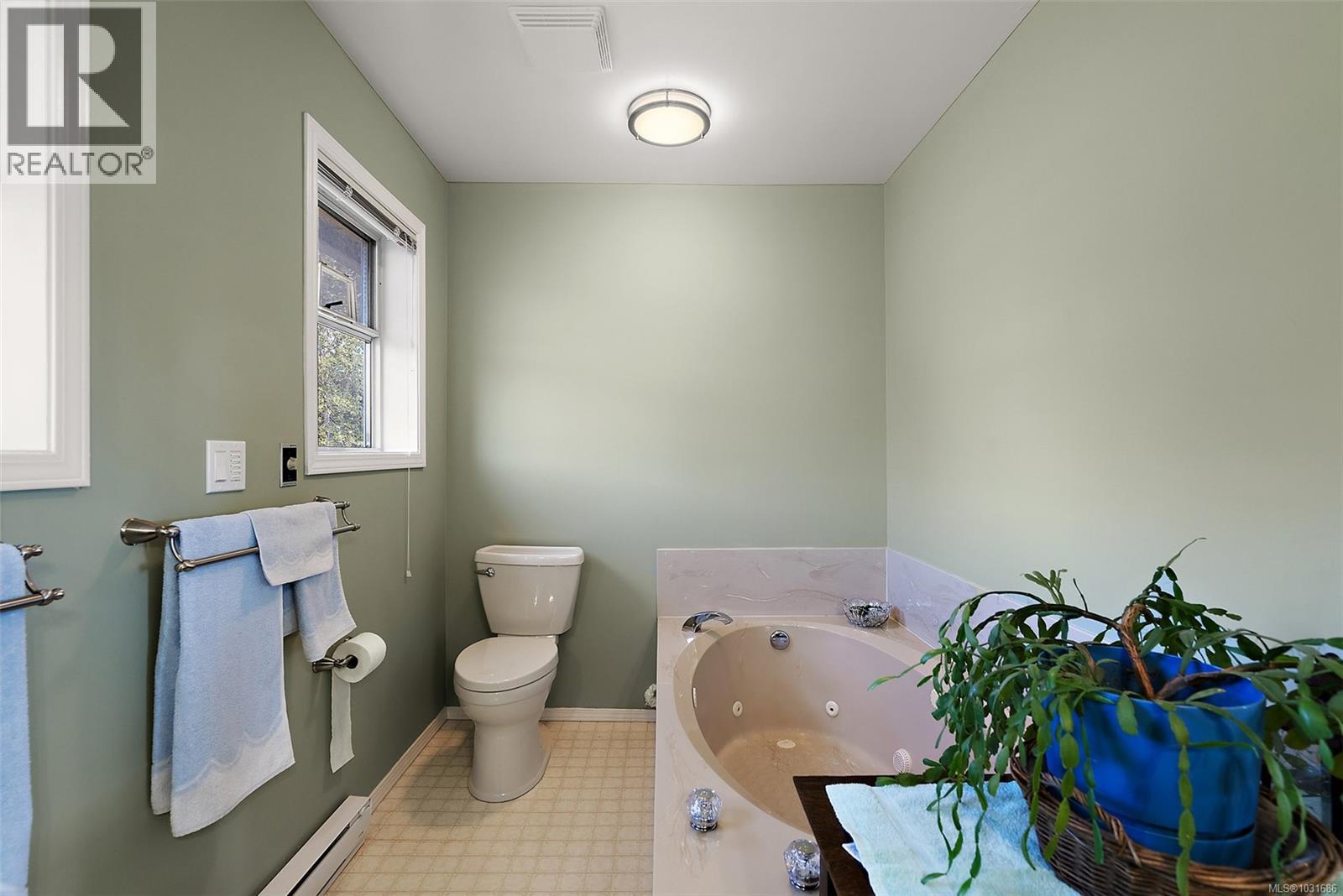 10650 West Saanich Rd - 29