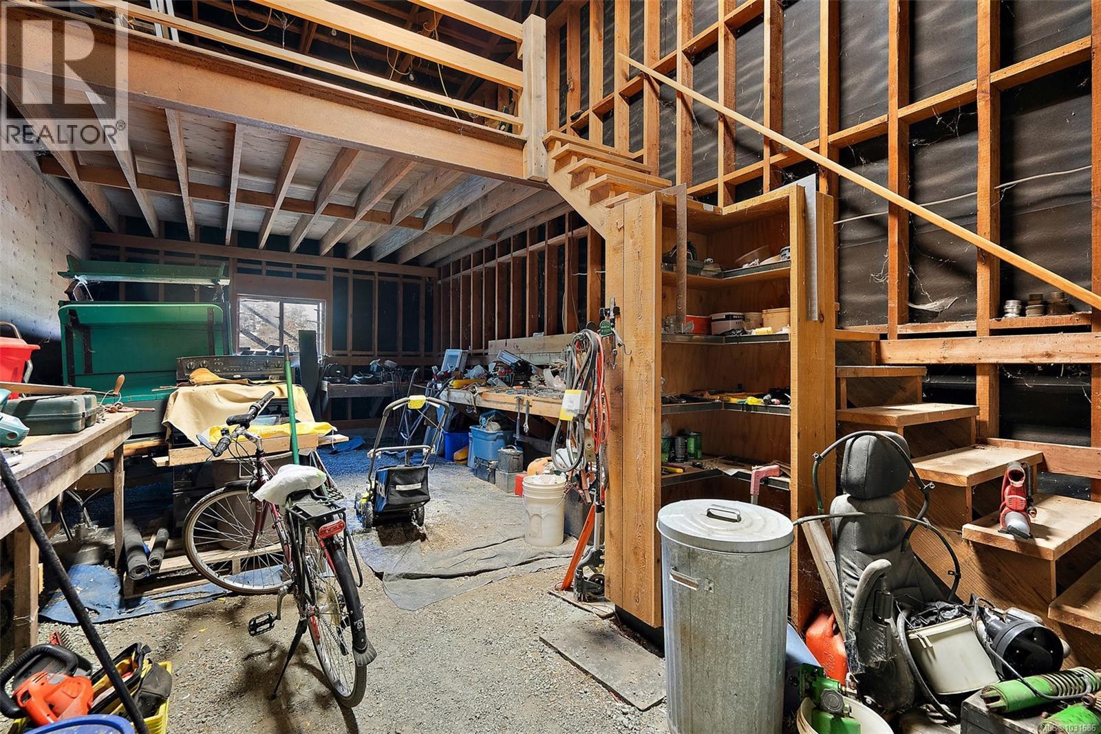 10650 WEST SAANICH RD - 46