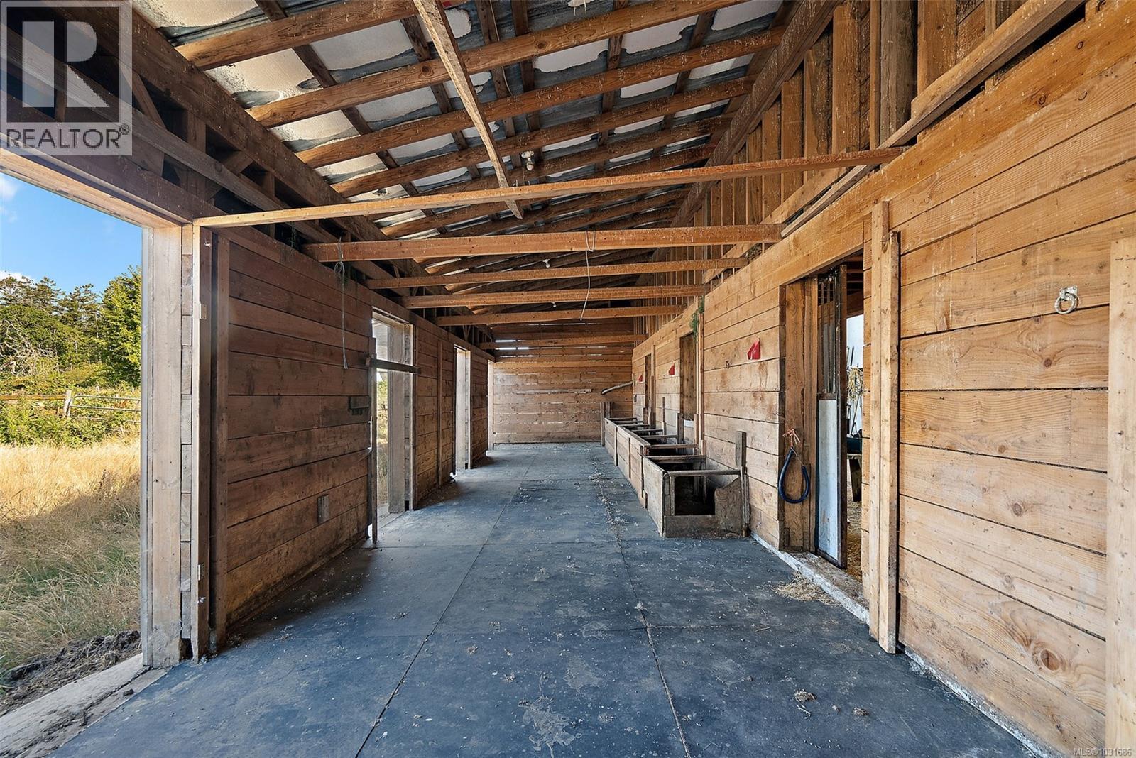 10650 WEST SAANICH RD - 8