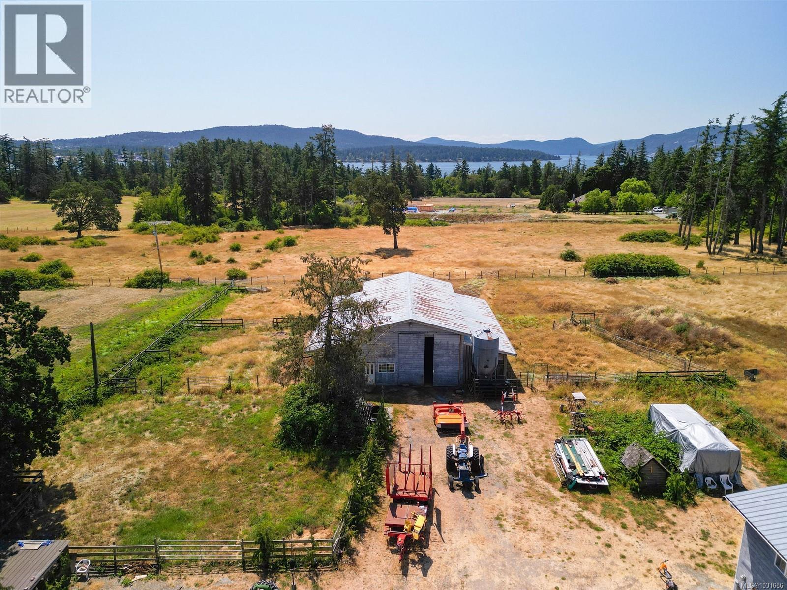 10650 WEST SAANICH RD - 59