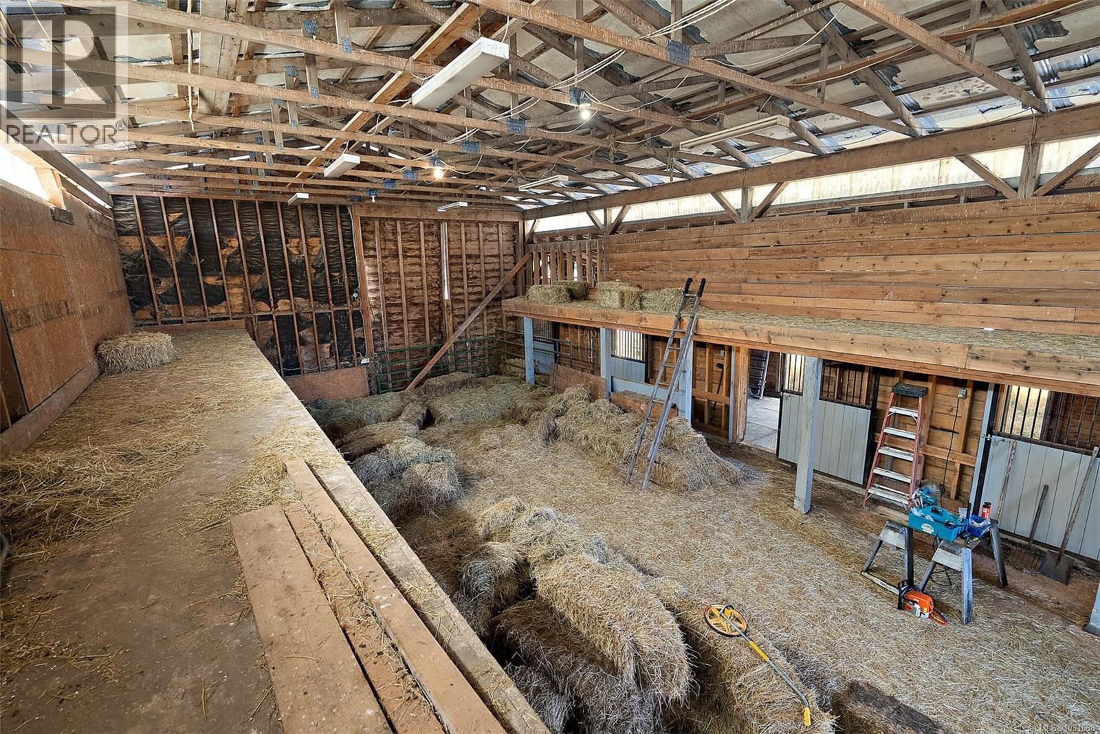 10650 WEST SAANICH RD - 12