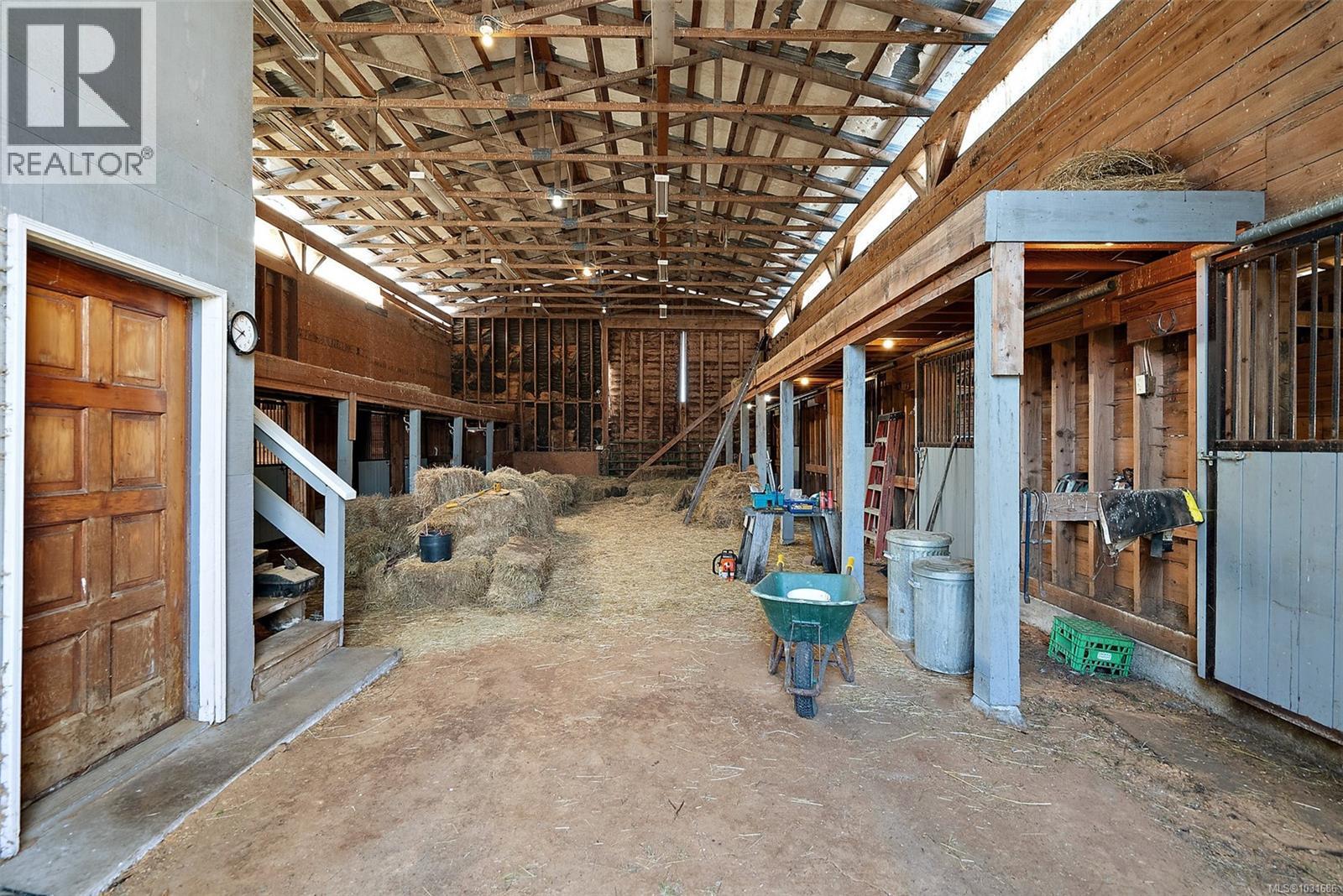 10650 WEST SAANICH RD - 13