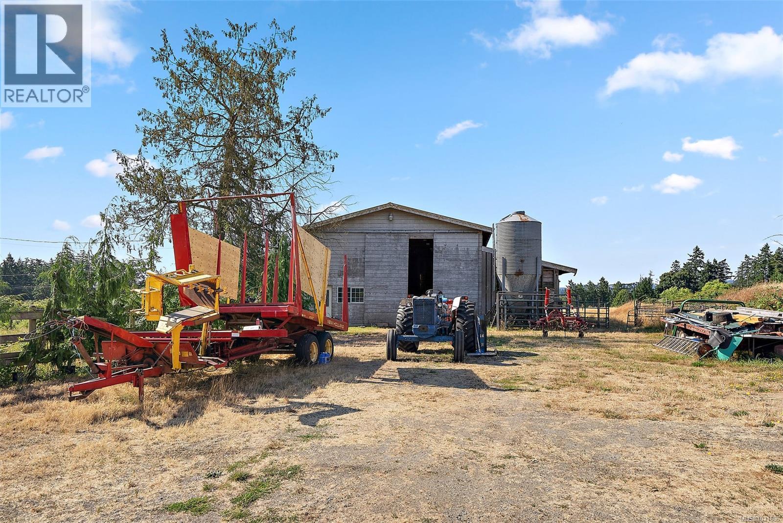 10650 WEST SAANICH RD - 41