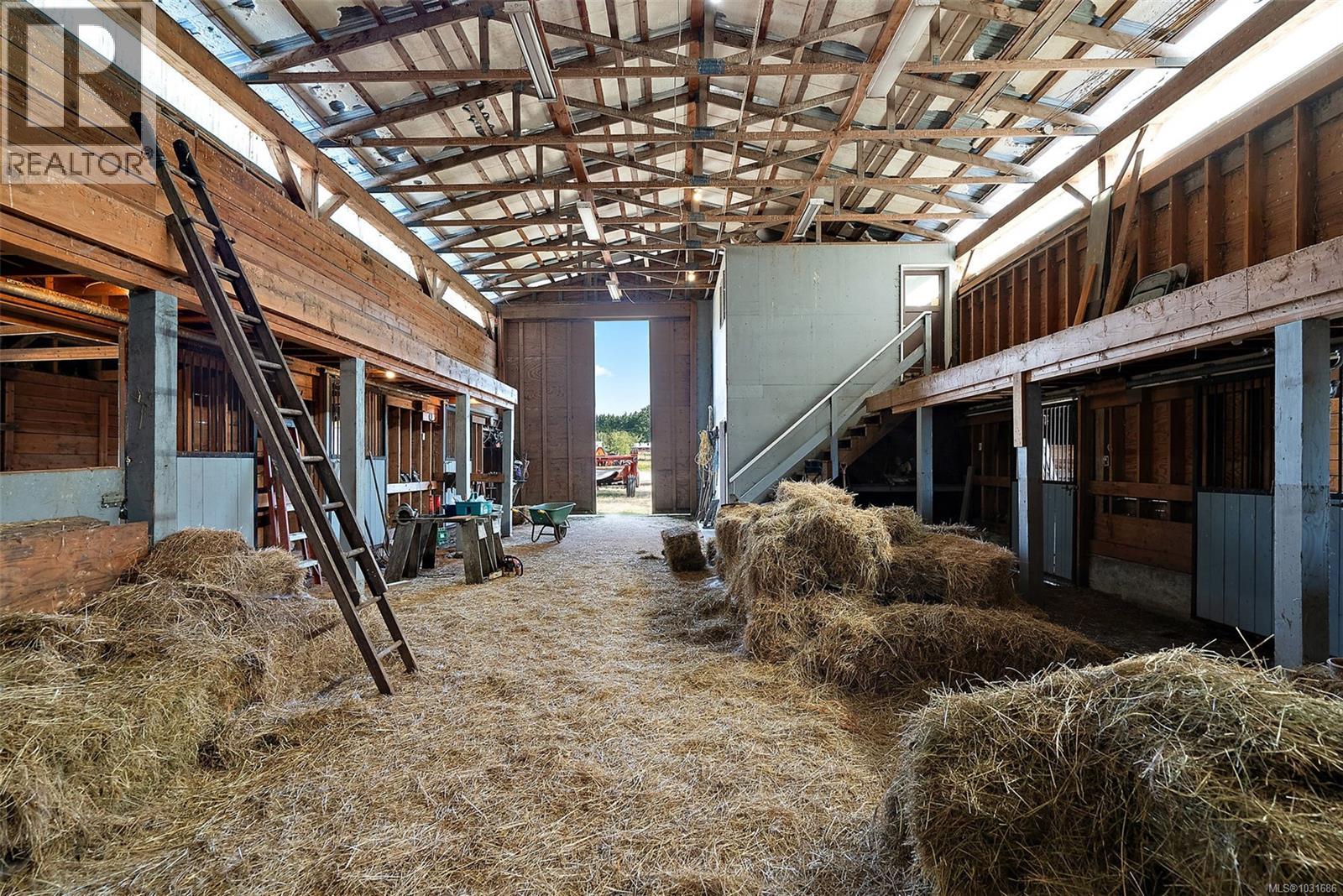 10650 WEST SAANICH RD - 10