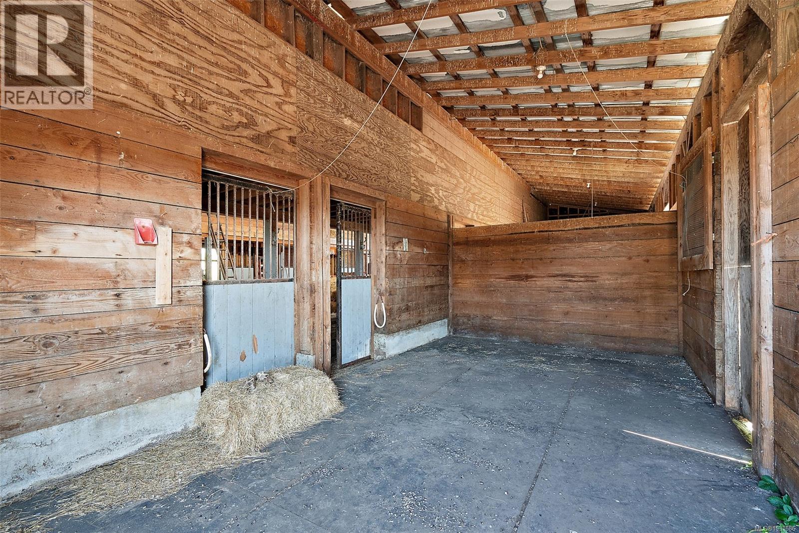 10650 WEST SAANICH RD - 9