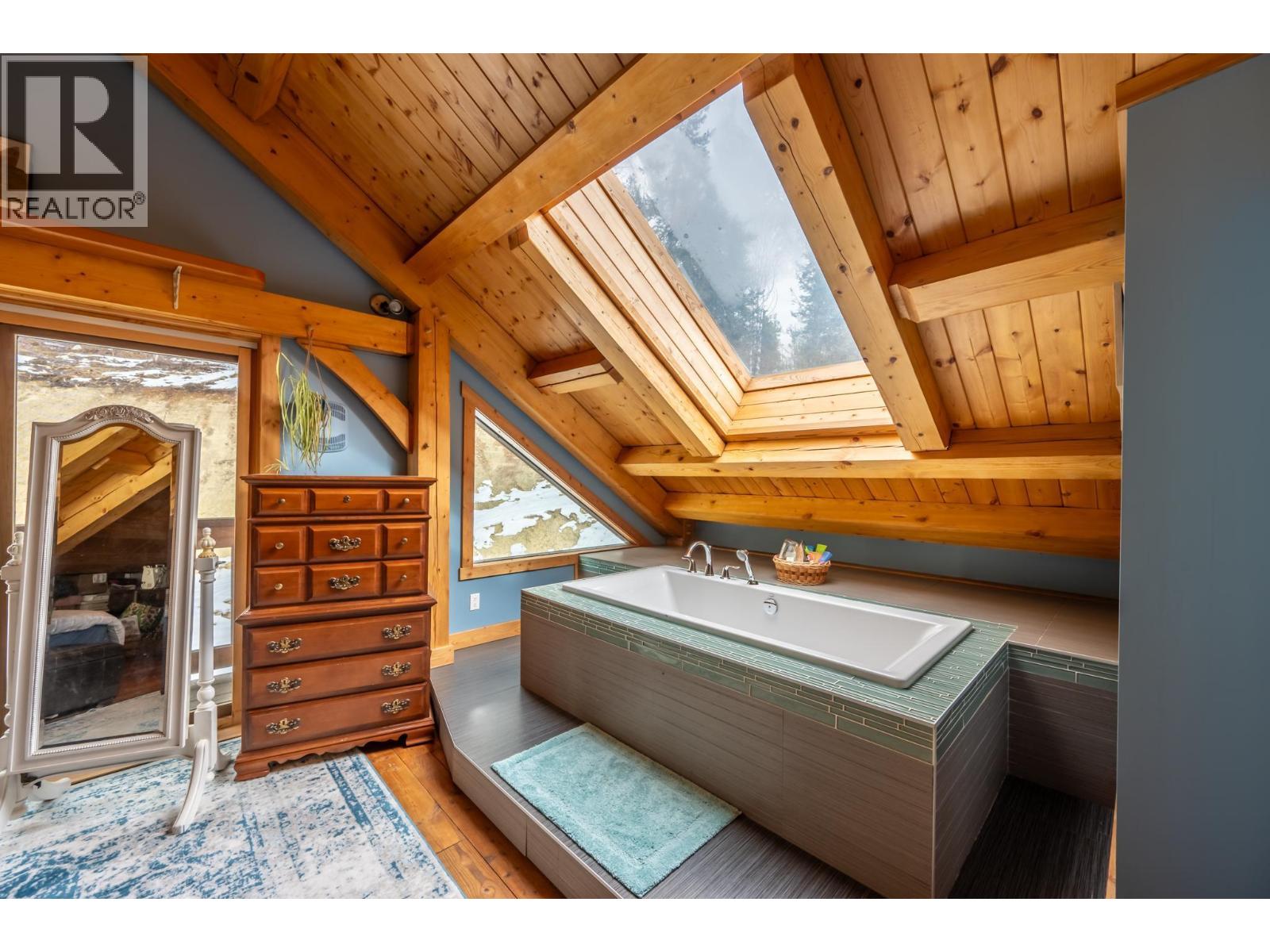 2360 TRANS CANADA N HIGHWAY - 36