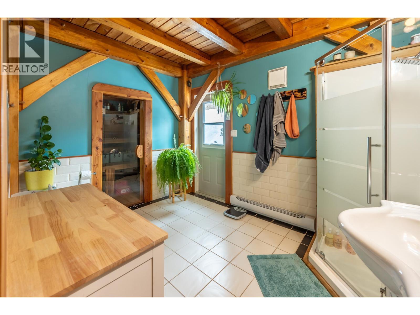 2360 TRANS CANADA N HIGHWAY - 27