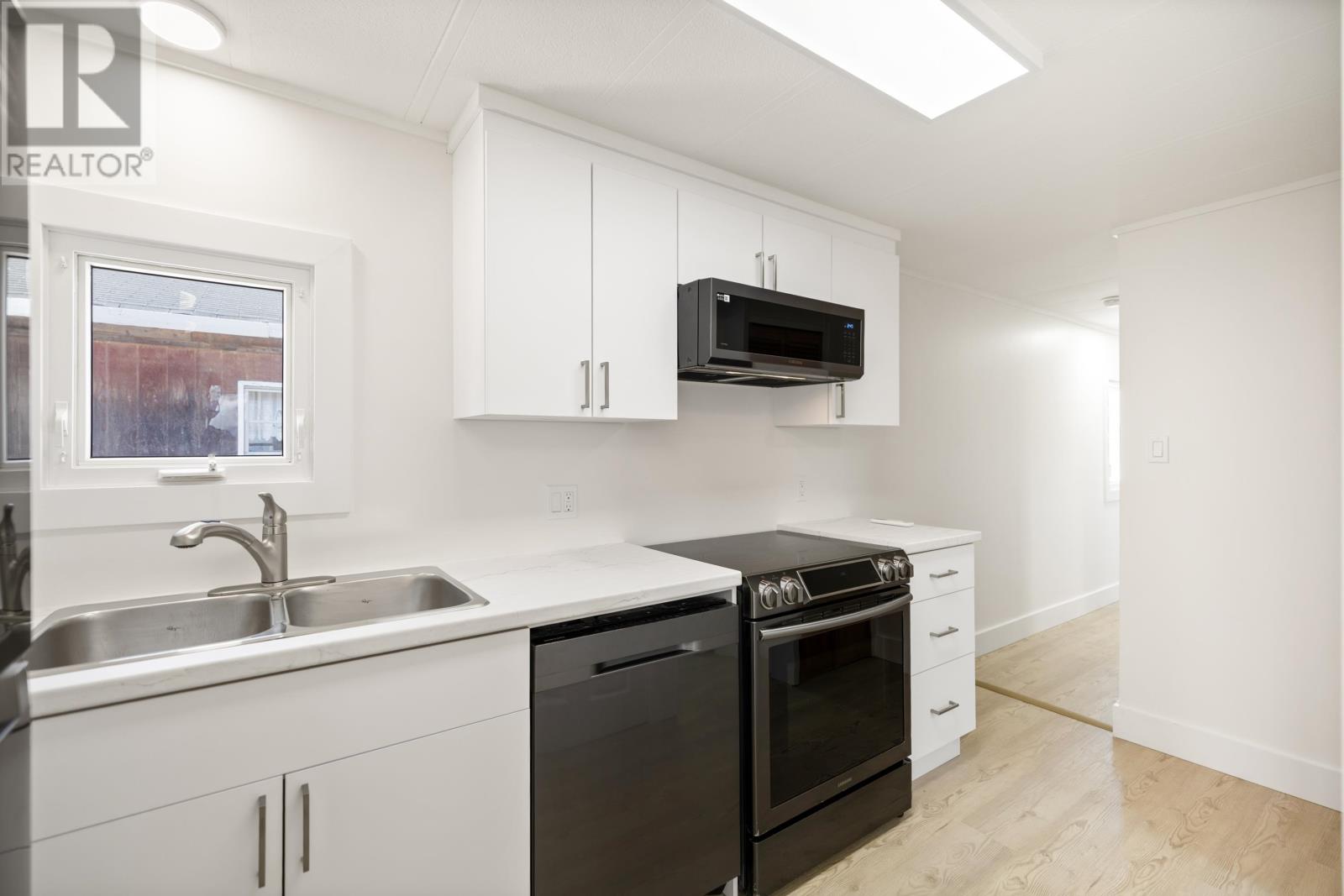 9 OAKWOOD CRESCENT - 10