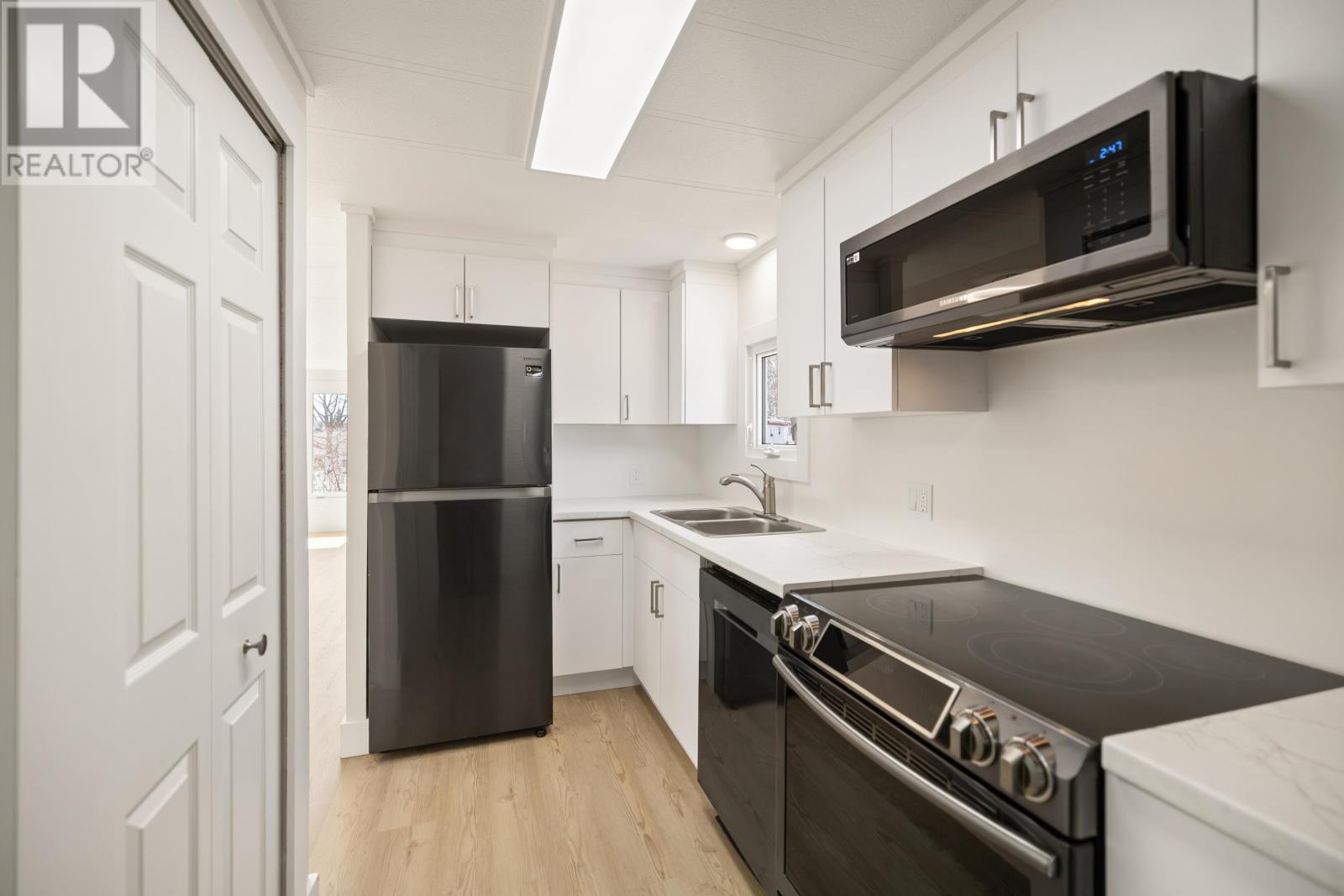 9 OAKWOOD CRESCENT - 12