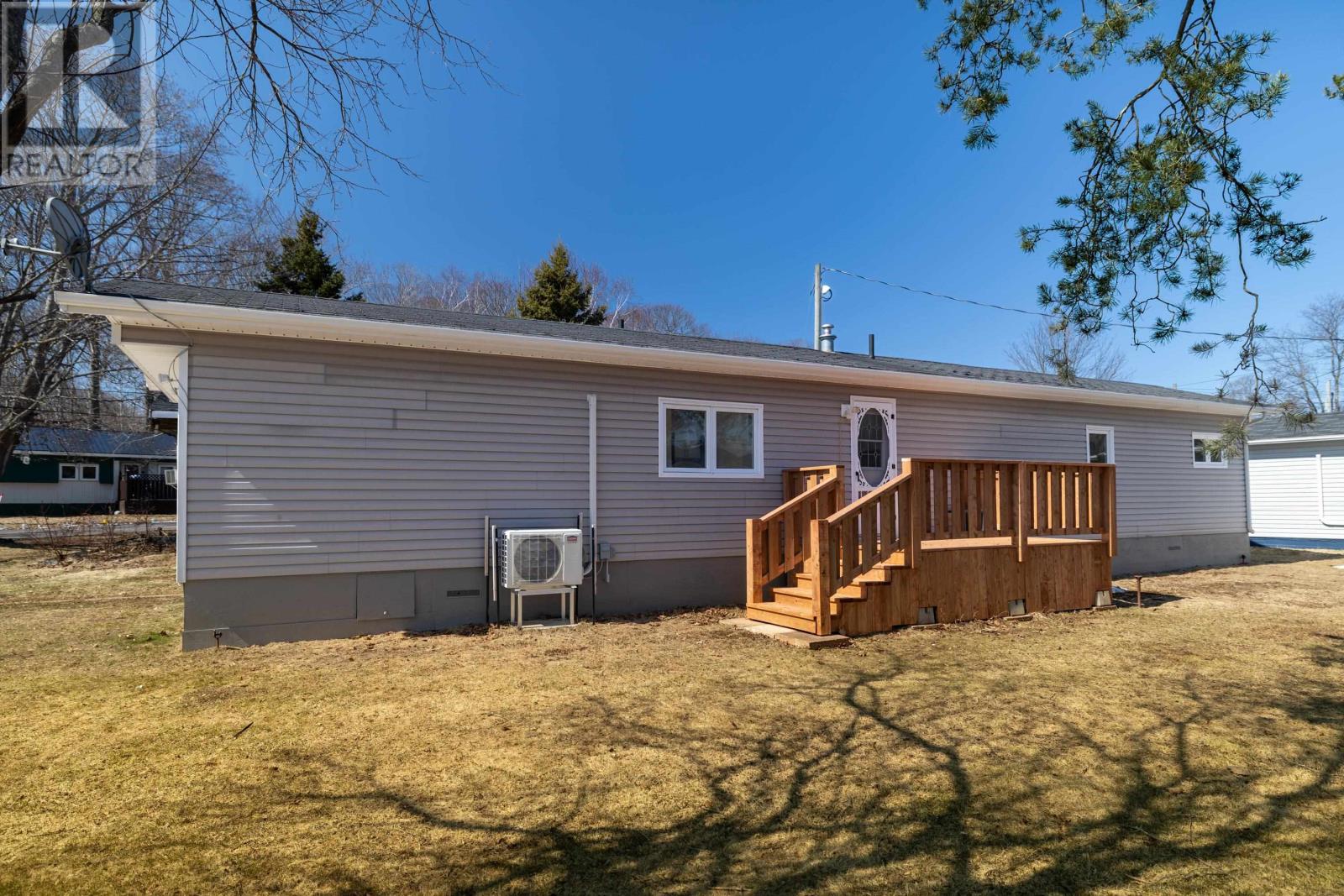 9 OAKWOOD CRESCENT - 2