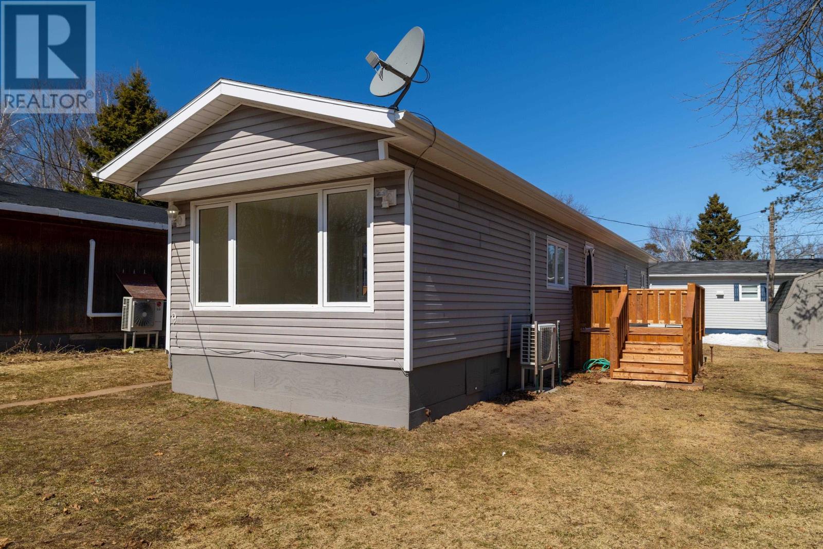 9 OAKWOOD CRESCENT - 24