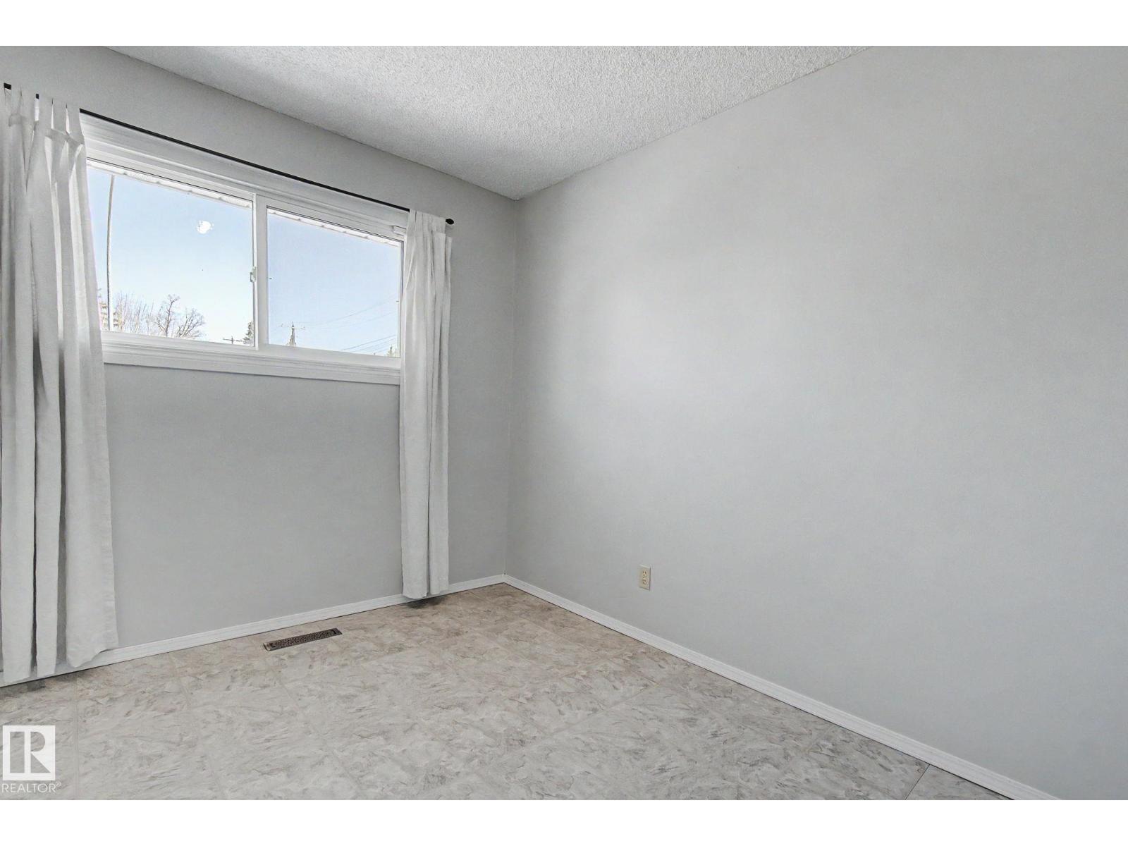 6223 139 AV NW, Edmonton