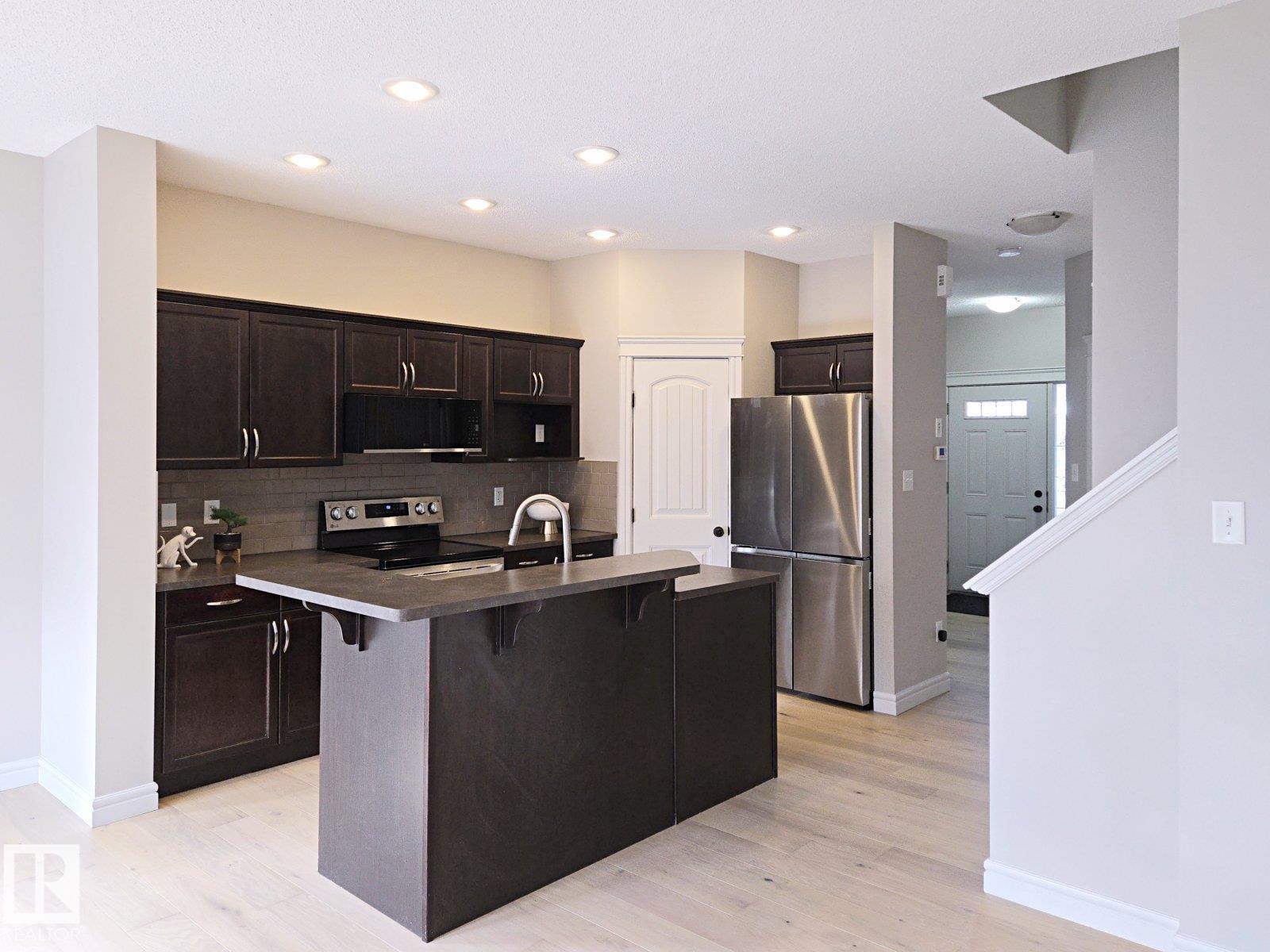 11525 18A AV SW, Edmonton