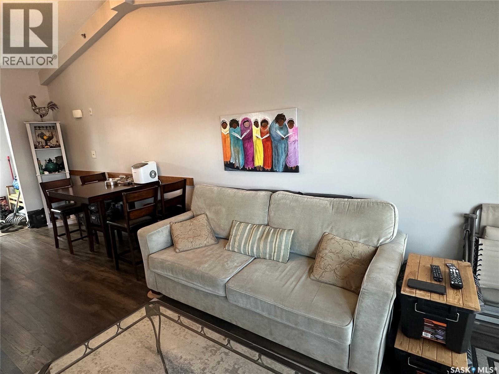 #32 1250 AARO AVENUE - 5