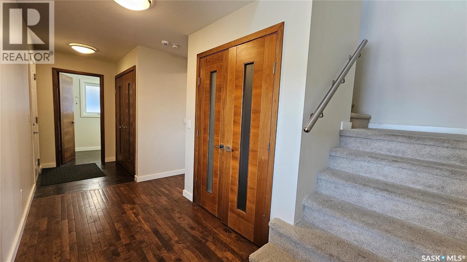 435 Pichler CRESCENT - 2