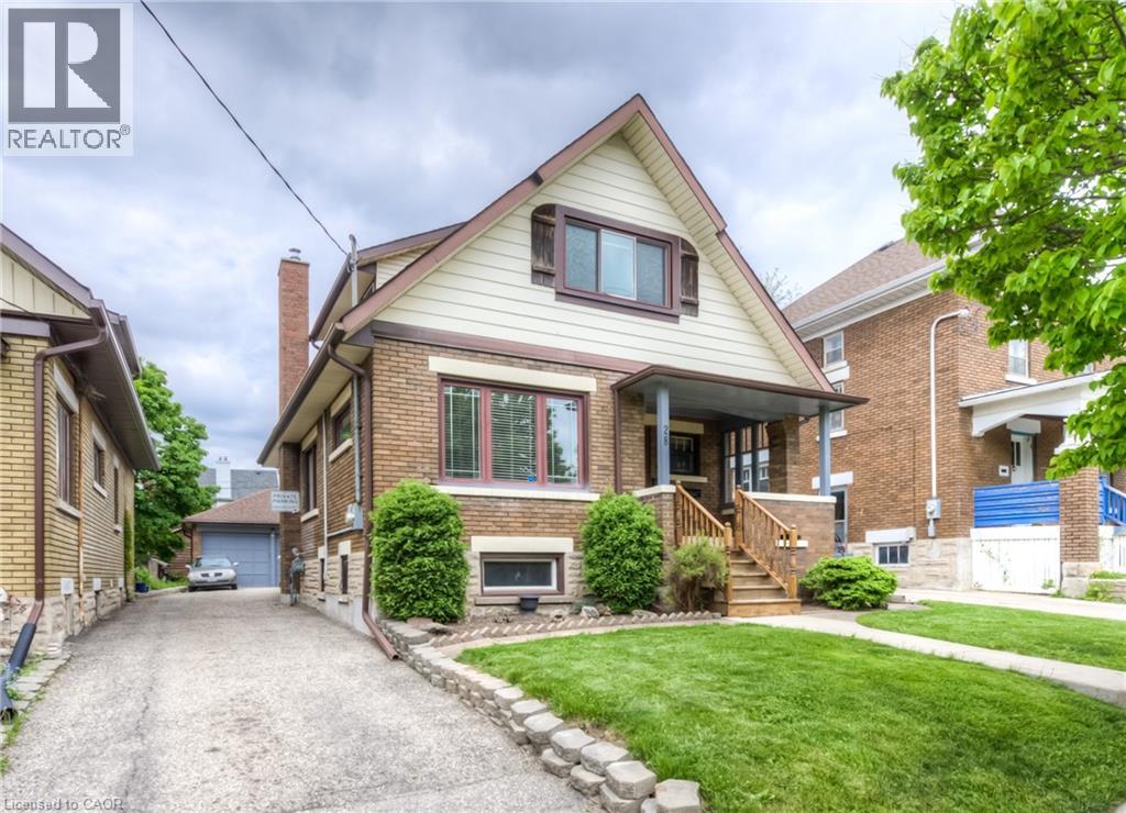 28 STIRLING Avenue N