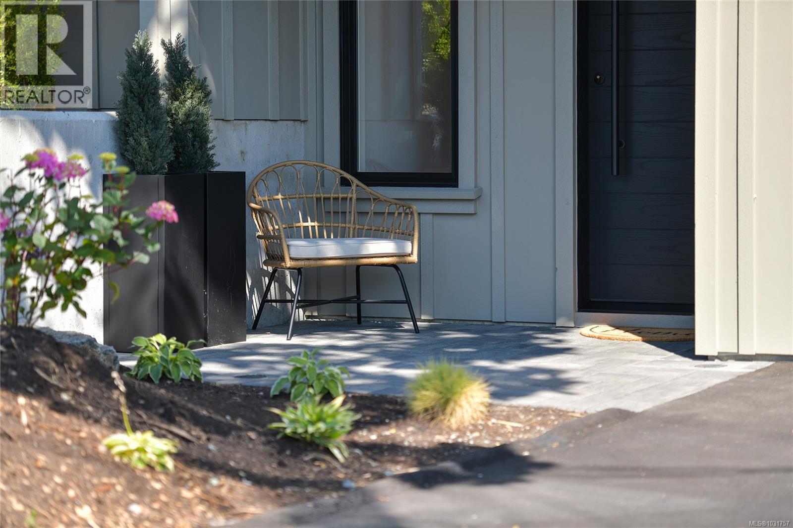 3 930 Falaise Crescent, Saanich