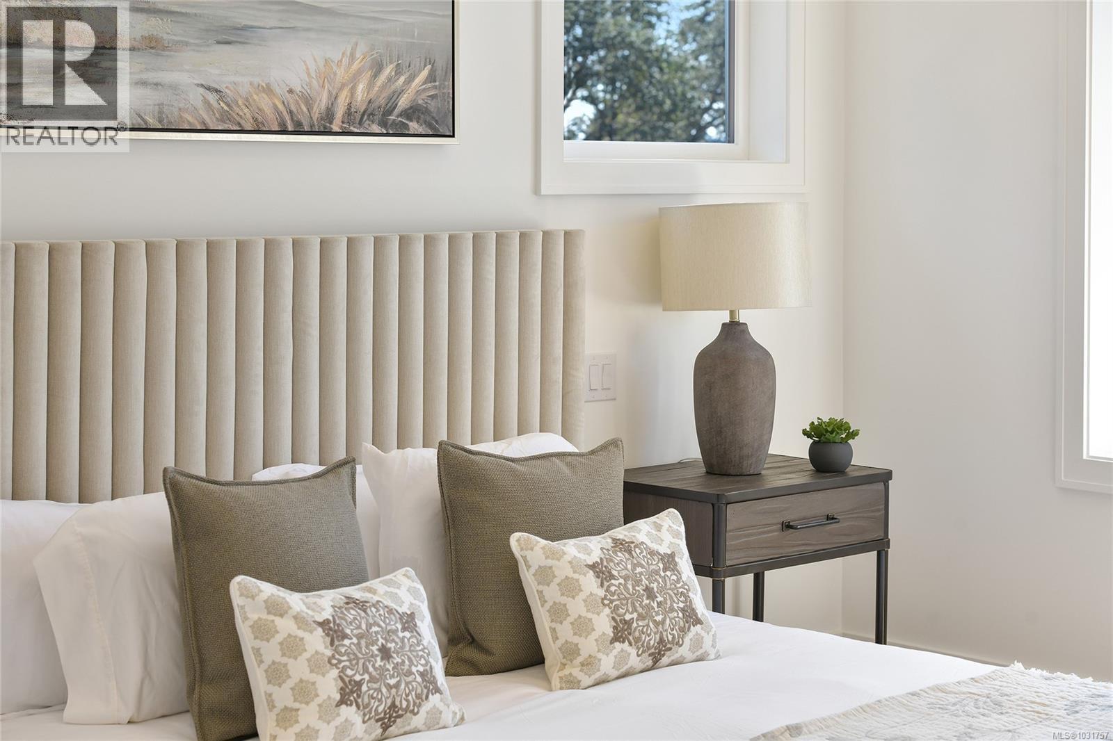 3 930 Falaise Crescent, Saanich