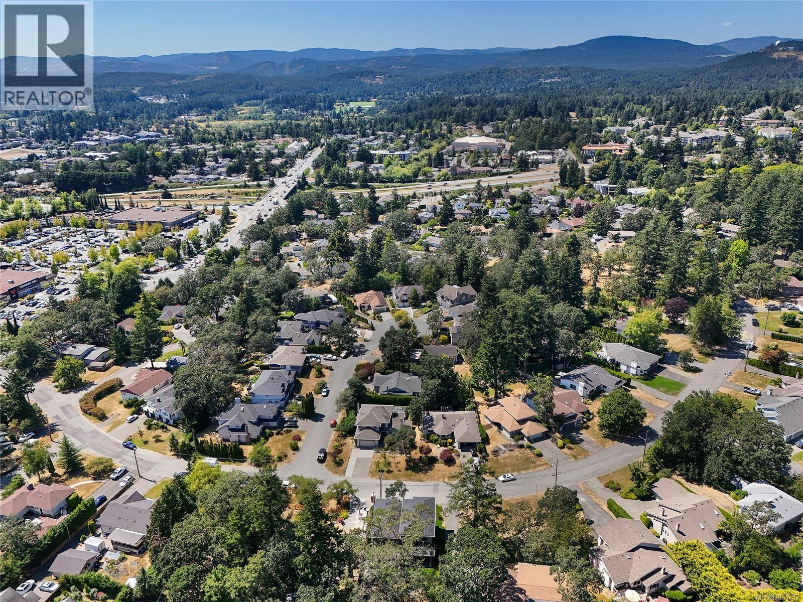 3 930 Falaise Crescent, Saanich