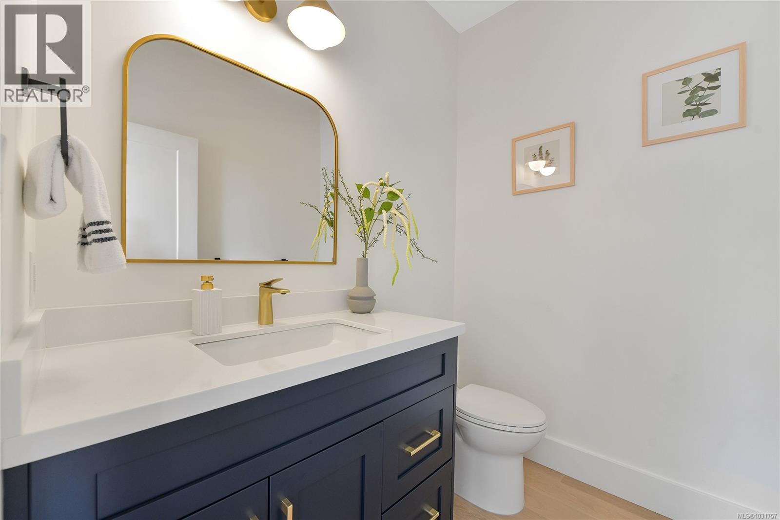 3 930 Falaise Crescent, Saanich