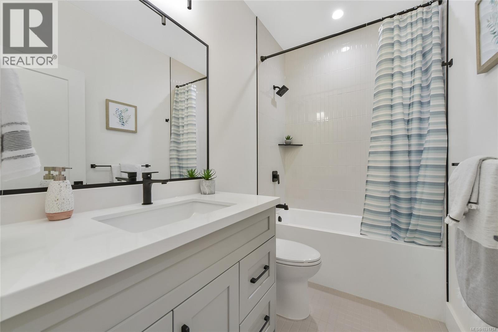 3 930 Falaise Crescent, Saanich