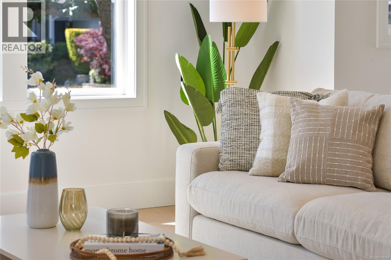 3 930 Falaise Crescent, Saanich