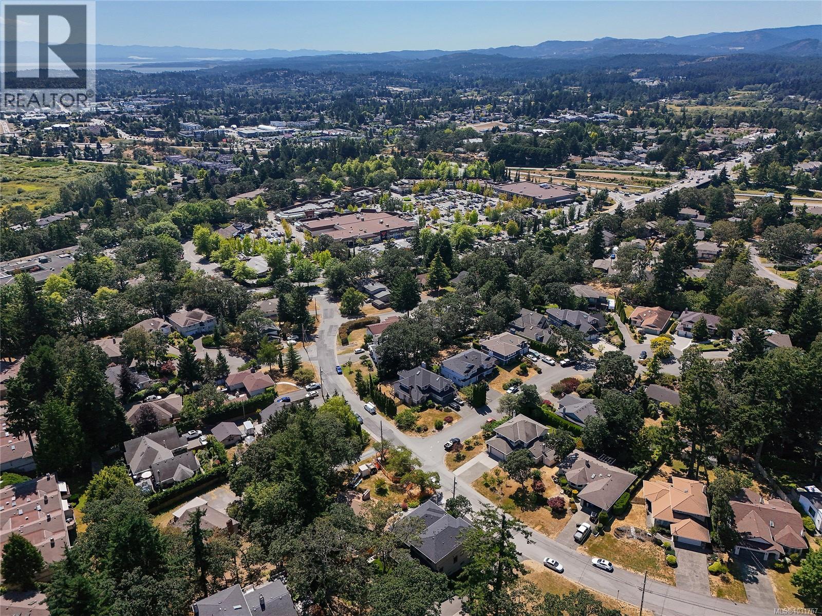 3 930 Falaise Crescent, Saanich