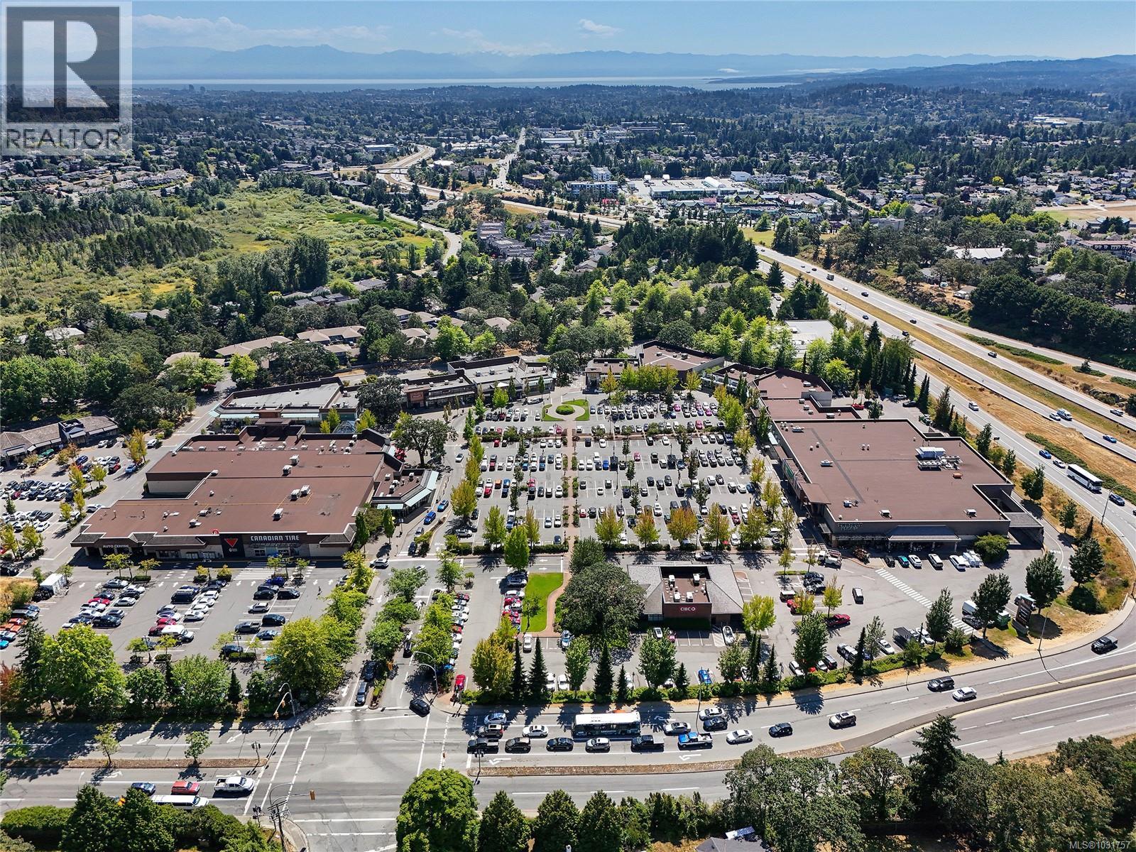 3 930 Falaise Crescent, Saanich