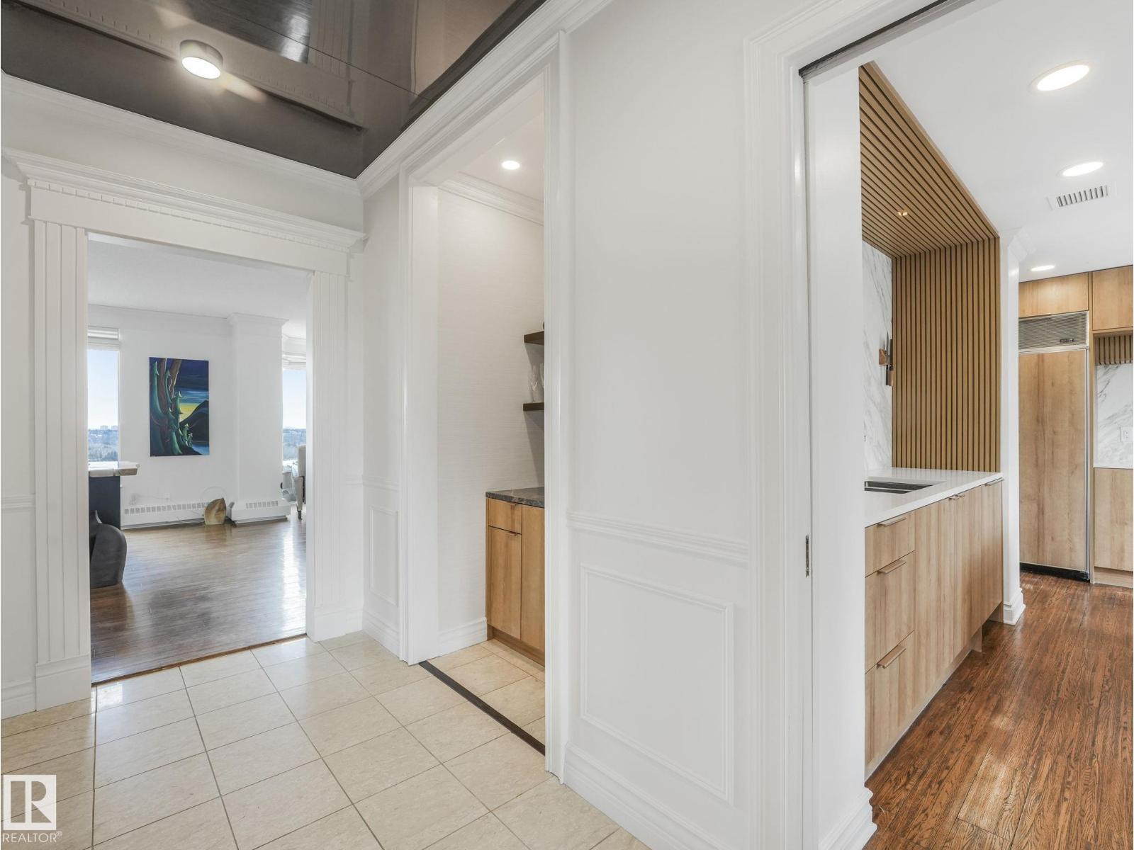 #601 11826 100 AV NW, Edmonton