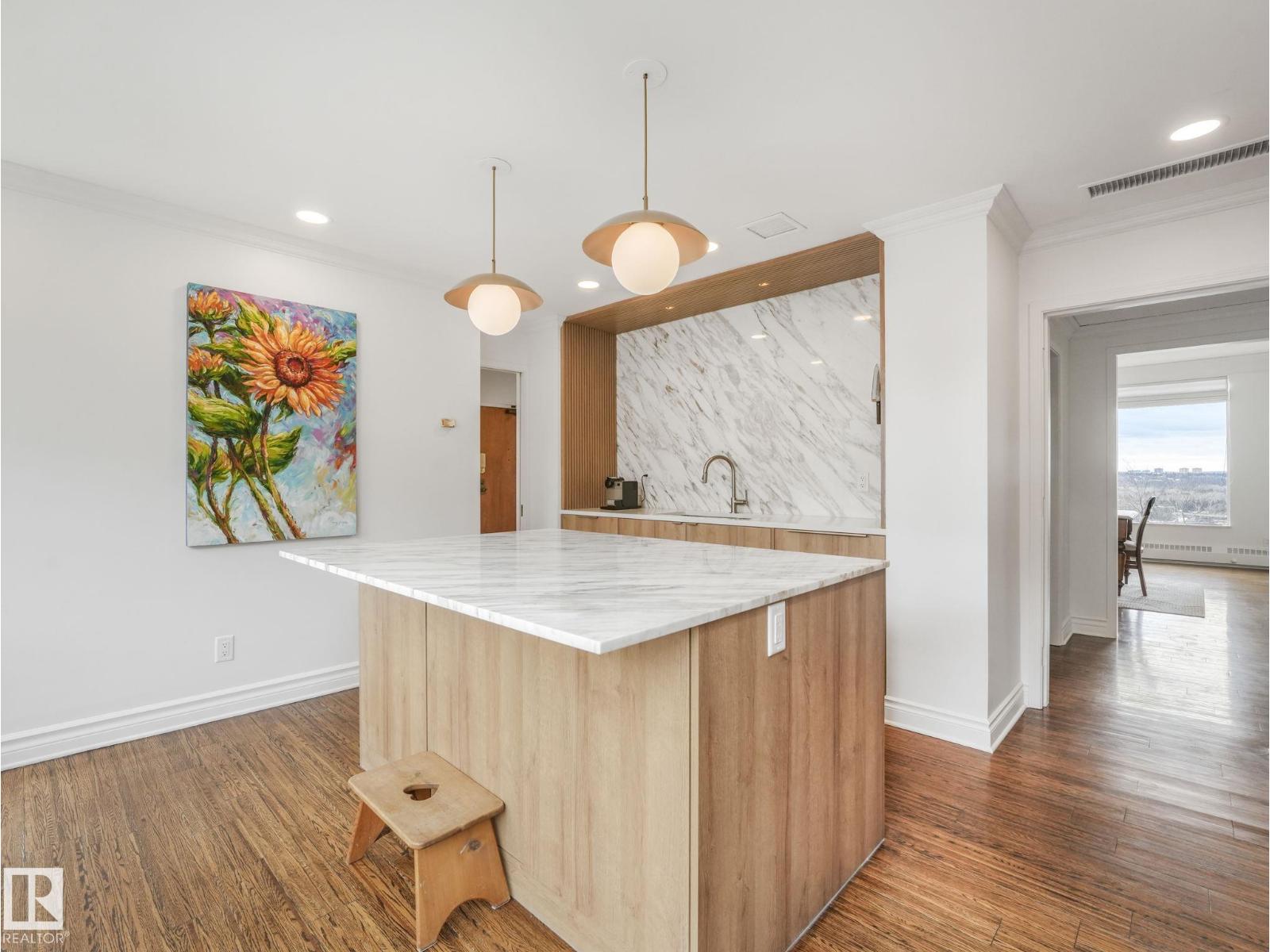 #601 11826 100 AV NW, Edmonton