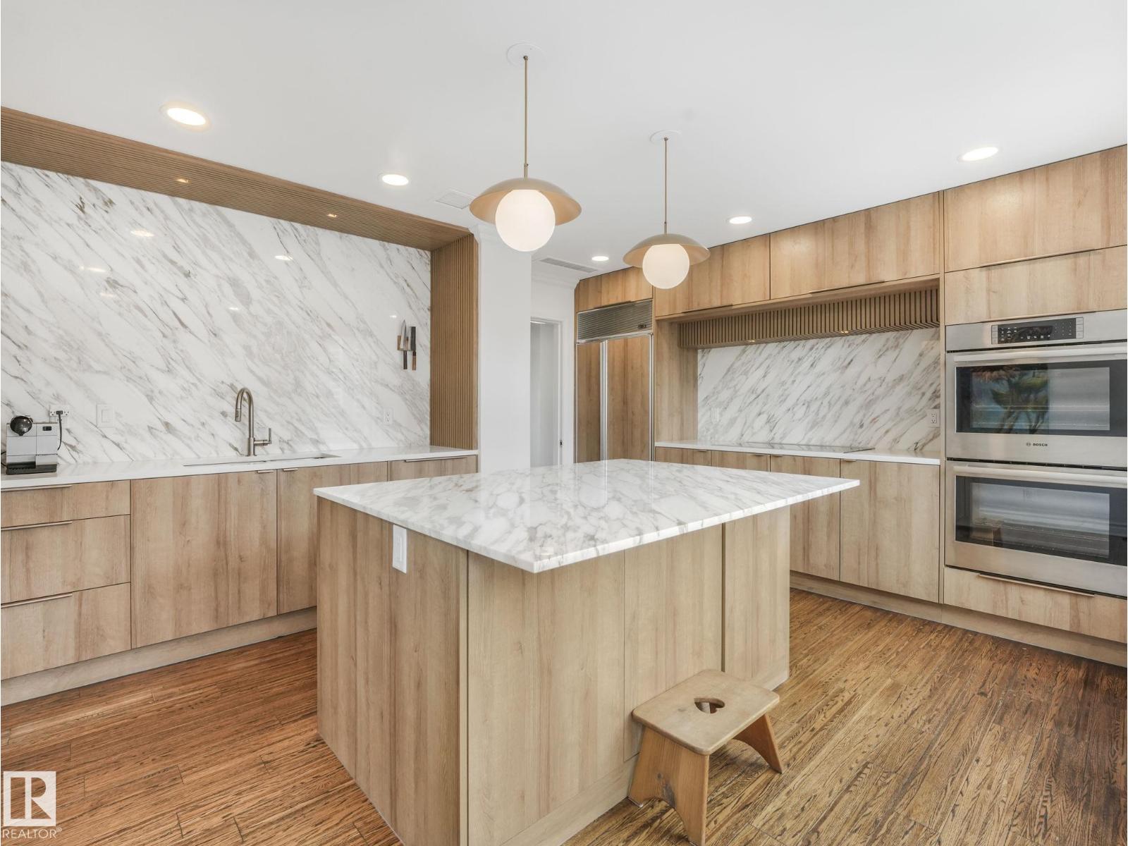 #601 11826 100 AV NW, Edmonton