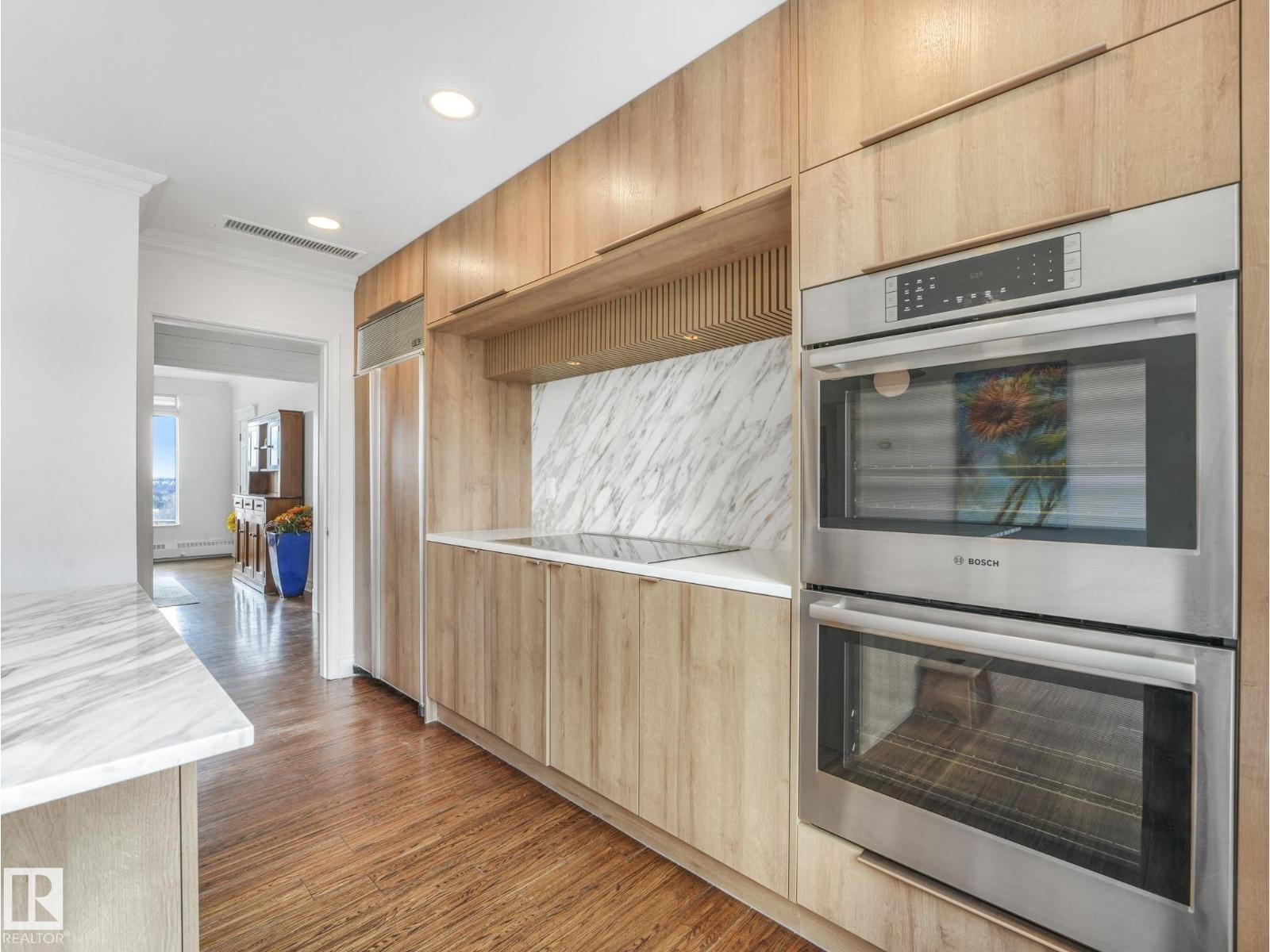 #601 11826 100 AV NW, Edmonton