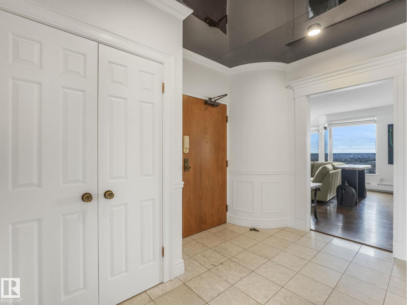 #601 11826 100 AV NW, Edmonton