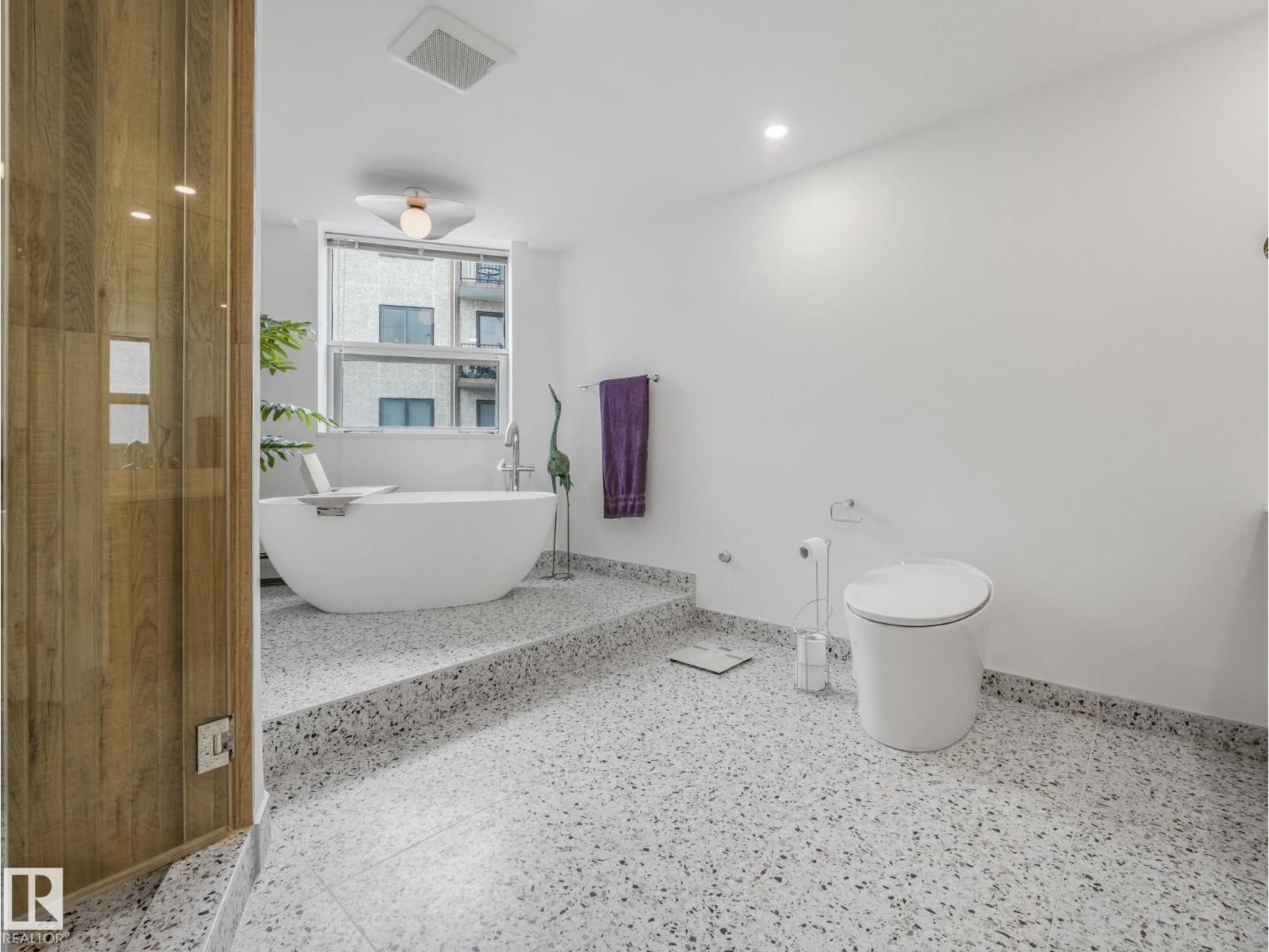 #601 11826 100 AV NW, Edmonton