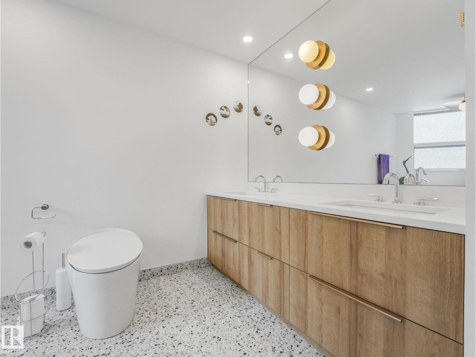 #601 11826 100 AV NW, Edmonton