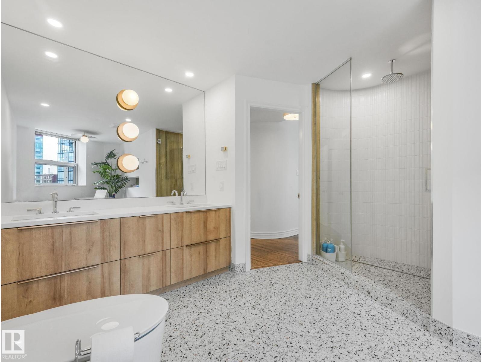 #601 11826 100 AV NW, Edmonton