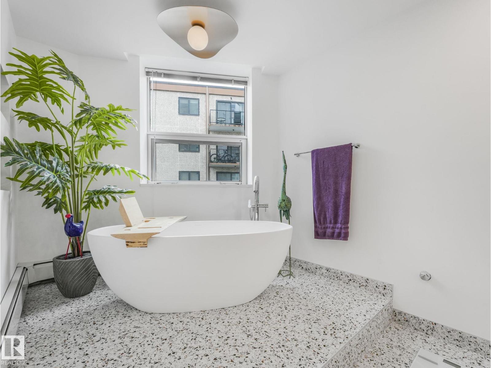 #601 11826 100 AV NW, Edmonton