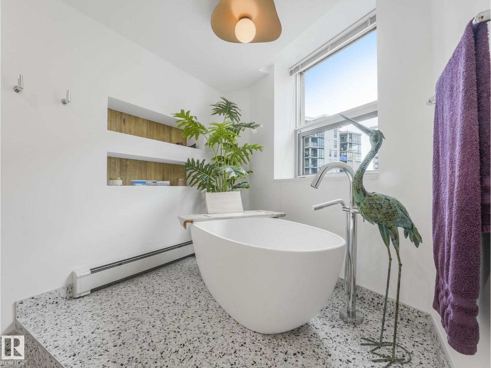 #601 11826 100 AV NW, Edmonton